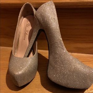 DE BLOSSOM Stunning 1.5” Glittery Platform Stilettos with 5” heel, Size 7.5